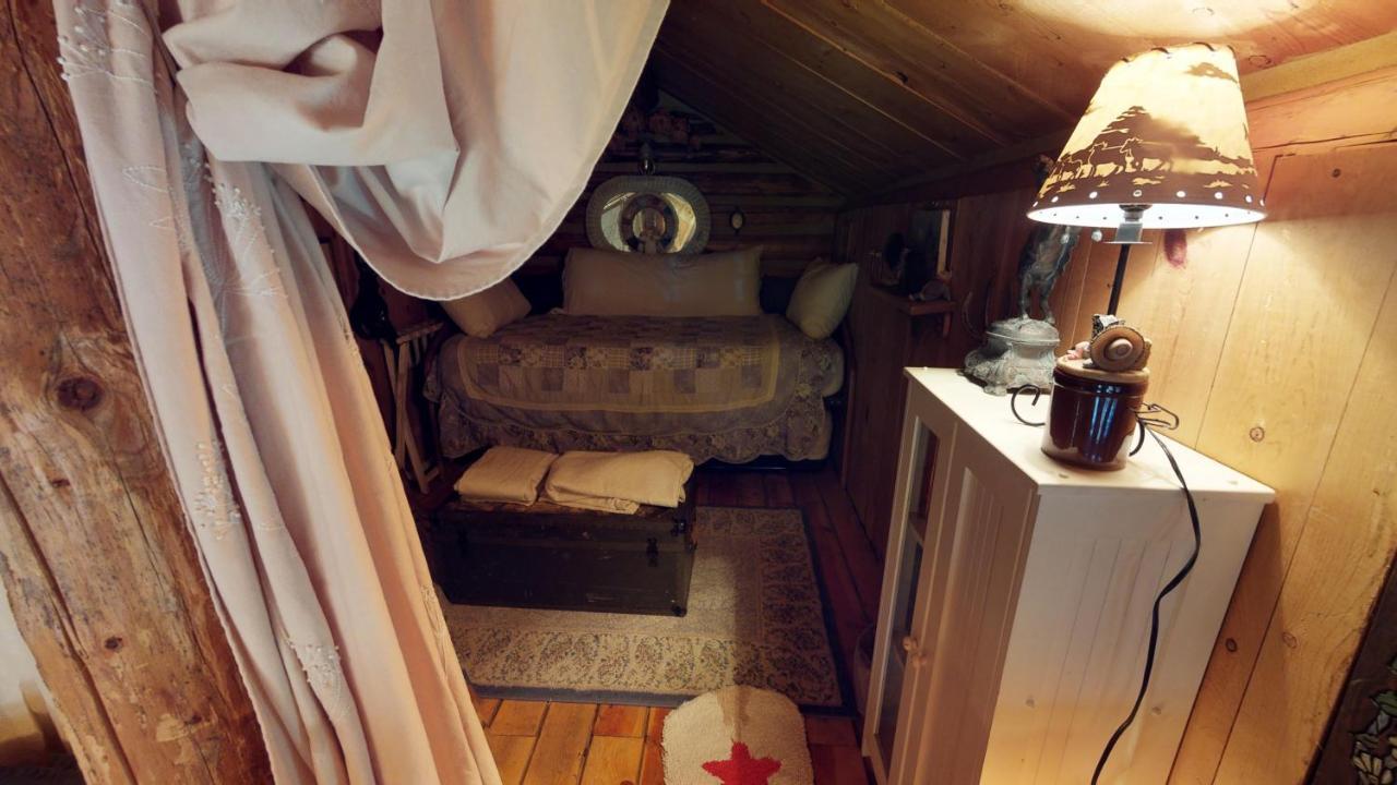 Cabin By The Creek With High Speed Wifi Red River Ngoại thất bức ảnh